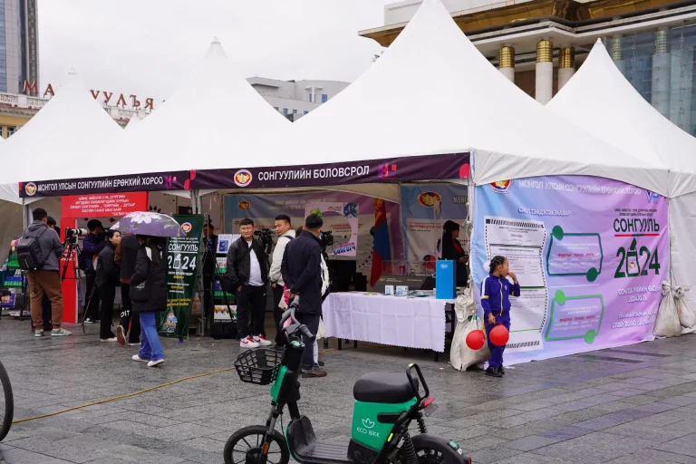 СОНГУУЛИЙН ЕРӨНХИЙ ХОРОО 36 ДАХЬ “НОМЫН БАЯР”-Т ОРОЛЦОВ