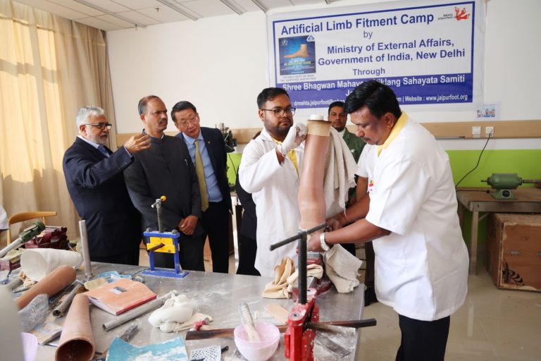 Хөгжлийн бэрхшээлтэй 650 хүн хиймэл гар, хөлтэй болно