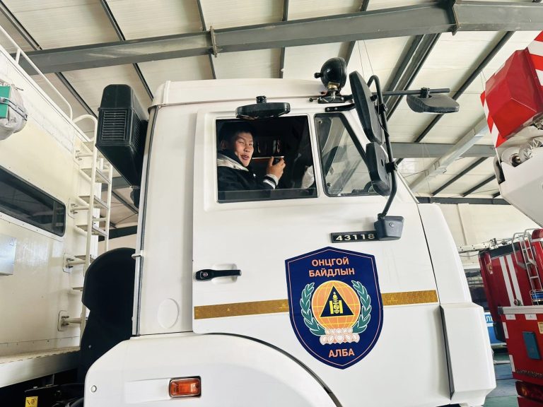 “Эх оронч суралцагч” арга хэмжээний оролцогчид Гал түймэр унтраах, аврах 22 дугаар ангийн үйл ажиллагаатай танилцлаа