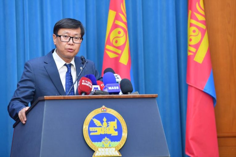 Математик, хими, физик, технологи, англи хэлний мэргэжлээр төгсөгчдийг сургалтад хамруулж, гэрээт багшаар ажиллуулна