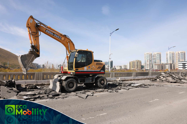 Б.Одбаяр: Шөнөдөө хасах хэмд хүрч байгаа учраас асфальт хучилтыг өдрийн цагаар хийхээс өөр аргагүй