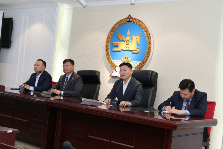 УИХ-ын гишүүн Г.Тэмүүлэн Өвөрхангай аймгийн төрийн байгууллагын удирдлагуудтай уулзлаа