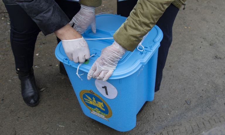 Өнөөдөр зөөврийн битүүмжилсэн хайрцгаар санал авч байна