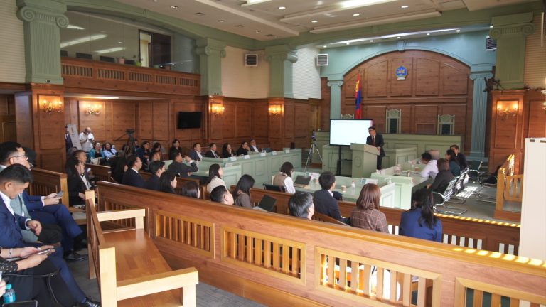 “Захиргааны эрх зүйн хэрэг судлал” сэдэвт хэлэлцүүлэг боллоо