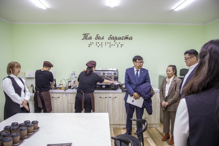 Монголын хараагүйчүүдийн үндэсний холбооны гишүүдээс Боловсролын сайдын орон тооны бус зөвлөхийг томилно