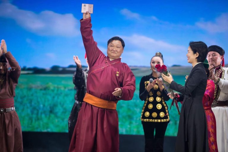 С.Жавхланд Бүгд Найрамдах Халимаг Улсын Гавьяат цол хүртээжээ