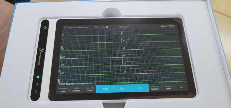 1-р ангийн сурагчдыг эрт илрүүлэгт хамруулах хүрээнд ухаалаг зүрхний бичлэгийн аппарат гардууллаа