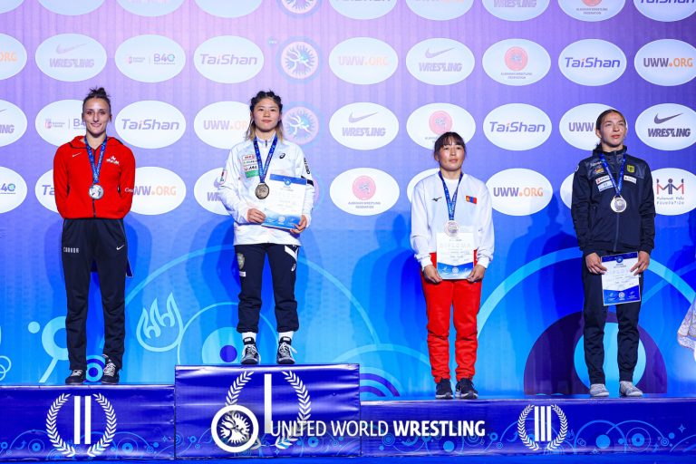 Чөлөөт бөхийн залуучуудын ДАШТ-ээс Ч.Отгонтуяа хүрэл медаль хүртжээ