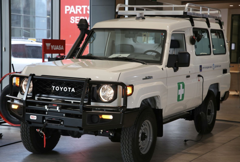 10 аймгийн 20 сумын Эрүүл мэндийн төвд түргэн тусламжийн автомашин хүлээлгэн өглөө