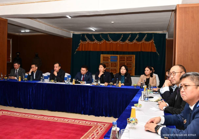 Хууль зүйн байнгын хорооны дарга, Хүний эрхийн дэд хорооны дарга болон УИХ-ын гишүүд Цагдан хорих 461 дүгээр хаалттай хорих ангид ажиллав