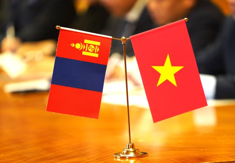 Вьетнам Улстай агаарын тээвэр, төмөр зам, далайн тээврийн салбарт хамтран ажиллана