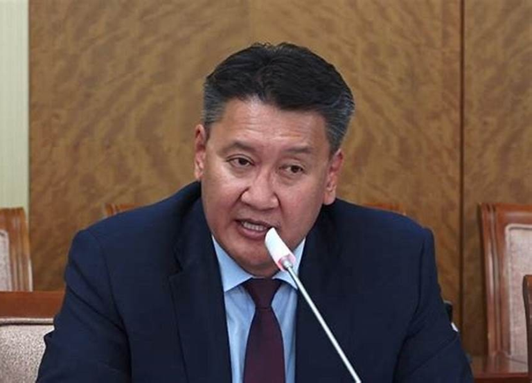 Төрийн албан хаагчийн цалинг ирэх онд 6 хувиар нэмнэ