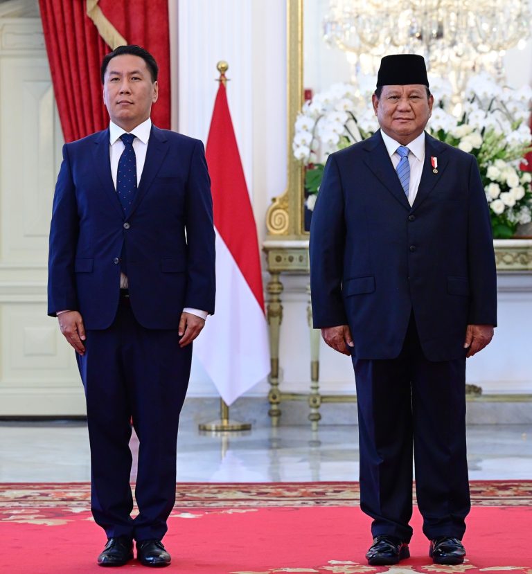 Элчин сайд Д.Энхтайван Индонез Улсын Ерөнхийлөгчид итгэмжлэх жуух бичгээ өргөн барив