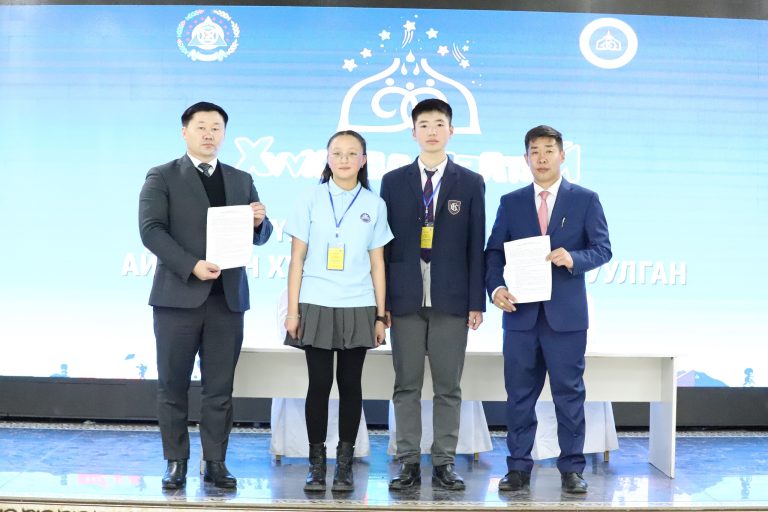 “Хүүхдэд ээлтэй-Ховд” аймгийн хүүхдийн нэгдсэн чуулганыг зохион байгуулжээ