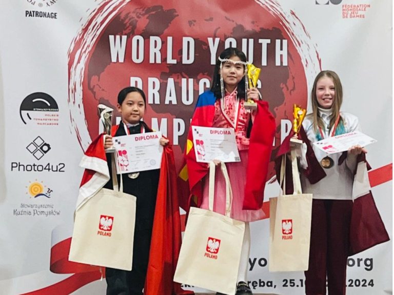 Г.Дэлгэрмаа өсвөрийн даамын ДАШТ-ний гурван ангилалд түрүүлжээ