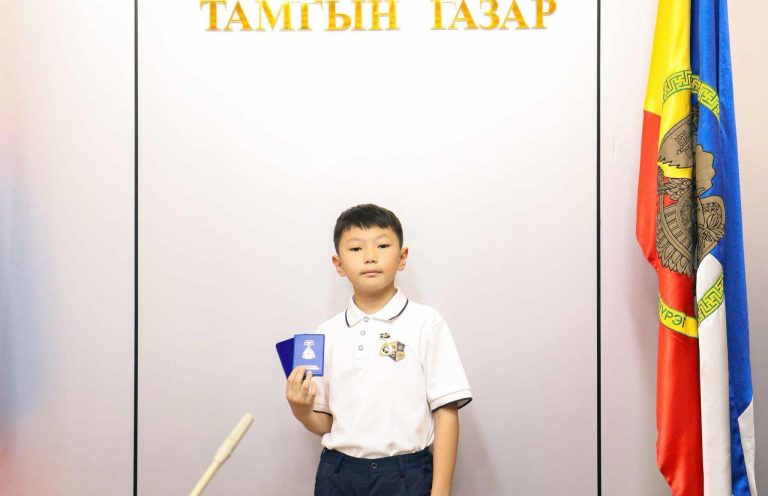 О.Есүхэй Сүхбаатар дүүргийн шилдэг оюунлаг хүүхдээр шалгарчээ