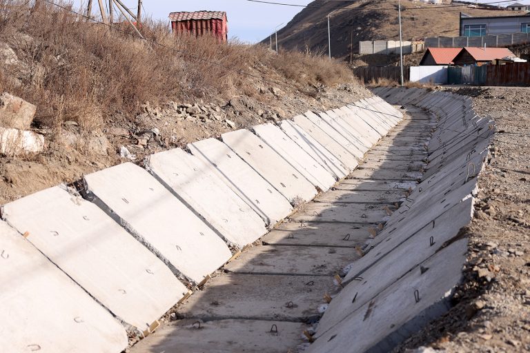 Дарь-Эх, Ганц худгийн ам орчимд 150 метр үерийн хамгаалалтын сувгийг засварлаж дууслаа