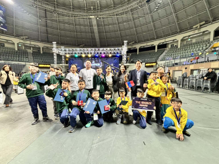 Олон улсын “Global Pro Robot” тэмцээнд монгол сурагчид мөнгө, хүрэл, тусгай байр эзэлжээ