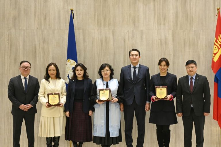 Нийслэлийн эрүүл мэндийн салбарын шилдгүүд тодорлоо