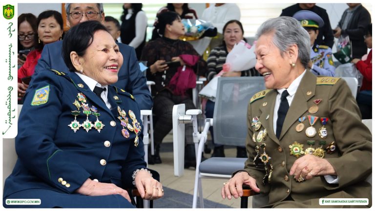 Ахмад хилчдийг төрийн одон, медалиар шагналаа