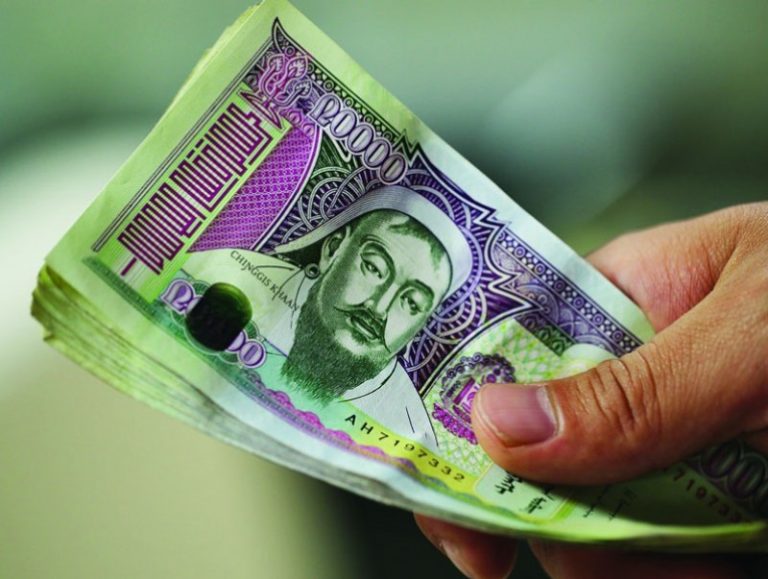 Төрийн албан хаагчийн цалинг зургаан хувиар нэмнэ