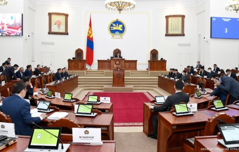 Монгол Улсын 2025 оны төсвийн тухай хуулийн төслүүдийг яаралтай хэлэлцэхийг дэмжлээ