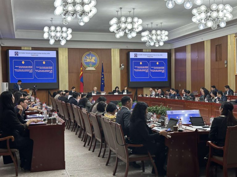 “Иргэний шүүхийн шийдвэр гүйцэтгэлийн эрх зүйн орчныг сайжруулах нь” олон улсын бага хурал боллоо.