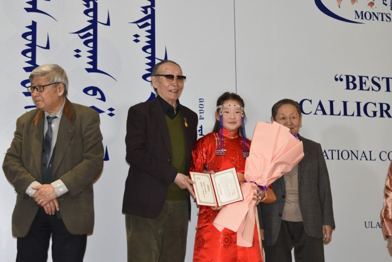 “Монголын сайхан бичигтэн” олон улсын уралдаанд 1200 бүтээл иржээ