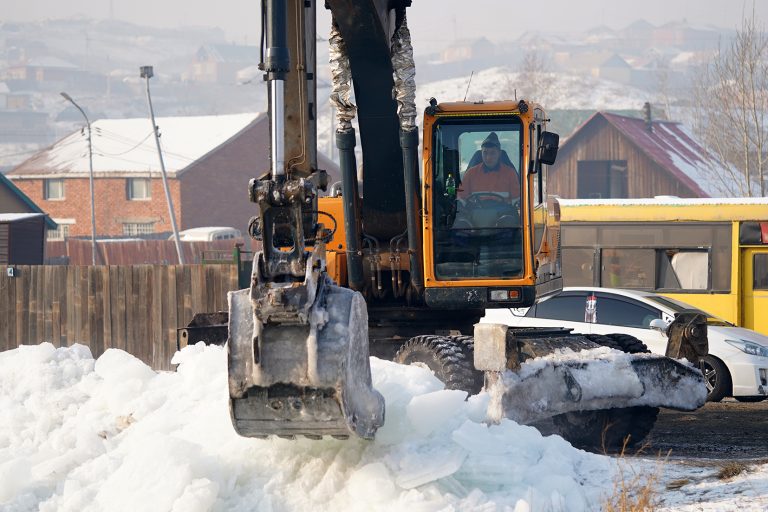 48 цаг гурван ээлжээр ажиллаж, 80 айлын орц, гарцыг чөлөөлжээ