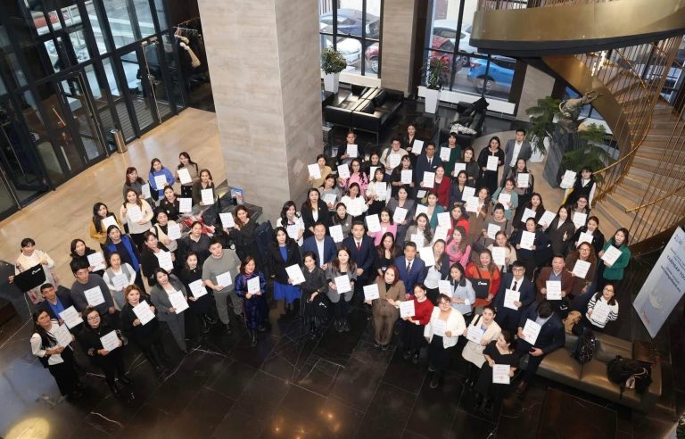 Ахлах ангийн сурагчдад санхүүгийн мэдлэг олгох сургагч багш нар бэлтгэгдлээ