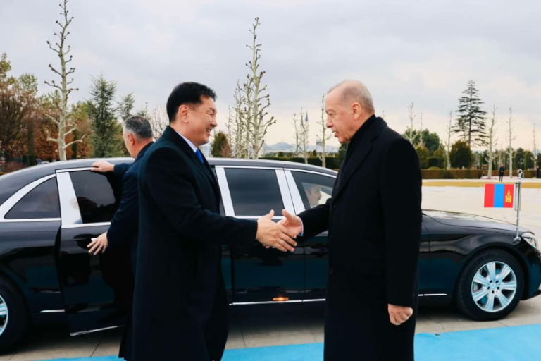 Монгол Улсын Ерөнхийлөгч У.Хүрэлсүхийг БНТУ-ын Ерөнхийлөгч Р.Т.Эрдоан албан ёсоор угтаж авлаа