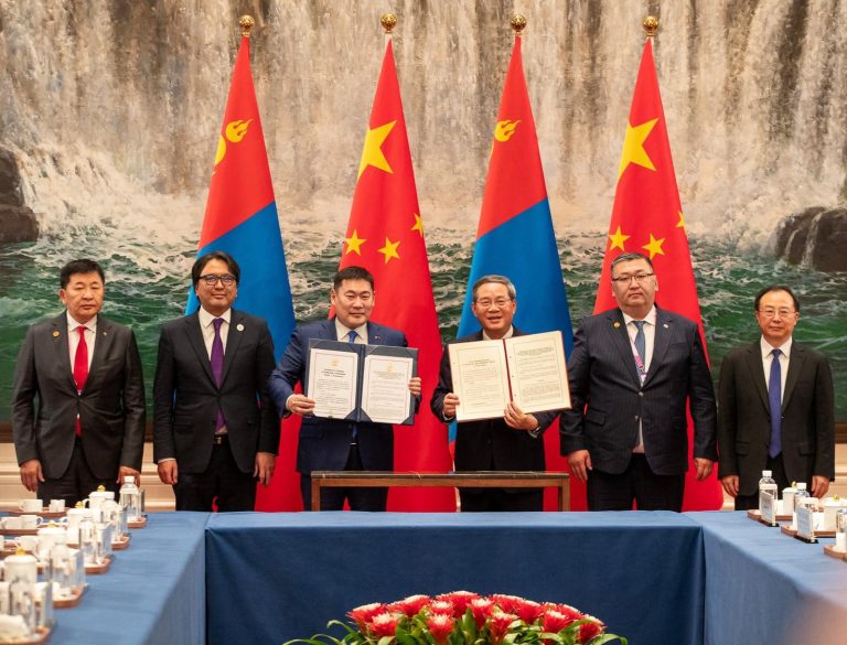 Гашуунсухайт-Ганцмод боомтын хил холболтын төмөр замын хэлэлцээрт гарын үсэг зурлаа