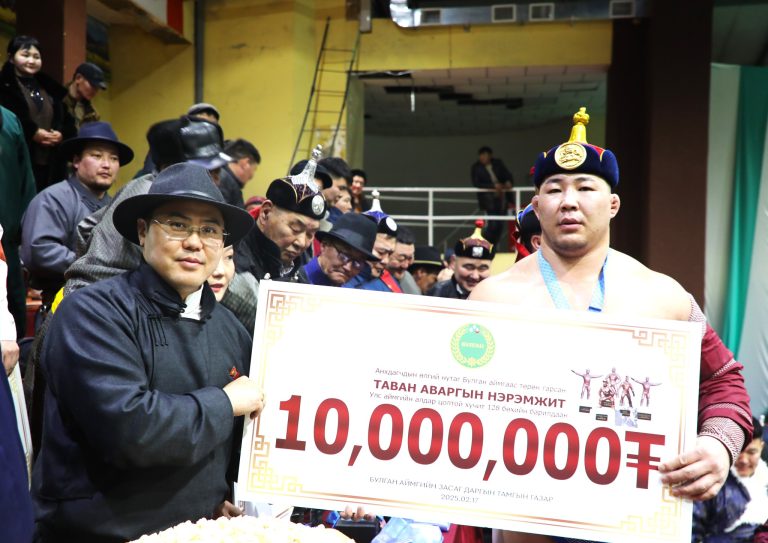 “Таван аваргын нэрэмжит барилдаан”-д Улсын аварга О.Хангай түрүүлжээ.