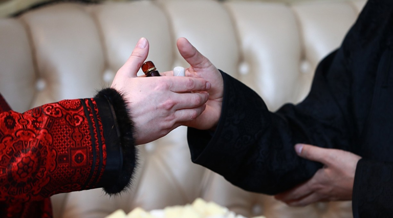 Хөөрөг зөрүүлэн мэндлэх ёс