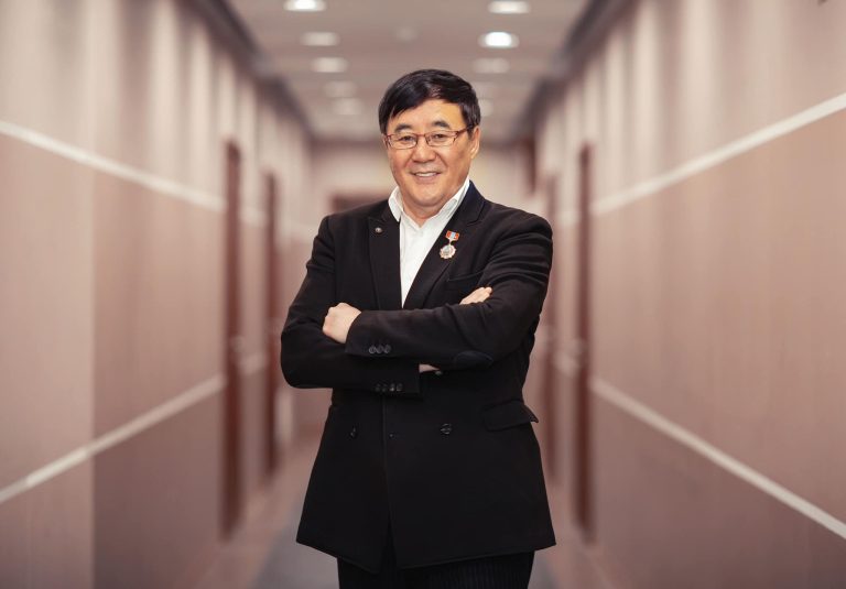 Ж.Галбадрах: Хоёр гараа өргөөд бууж өгмөөр үеүд олон байсан