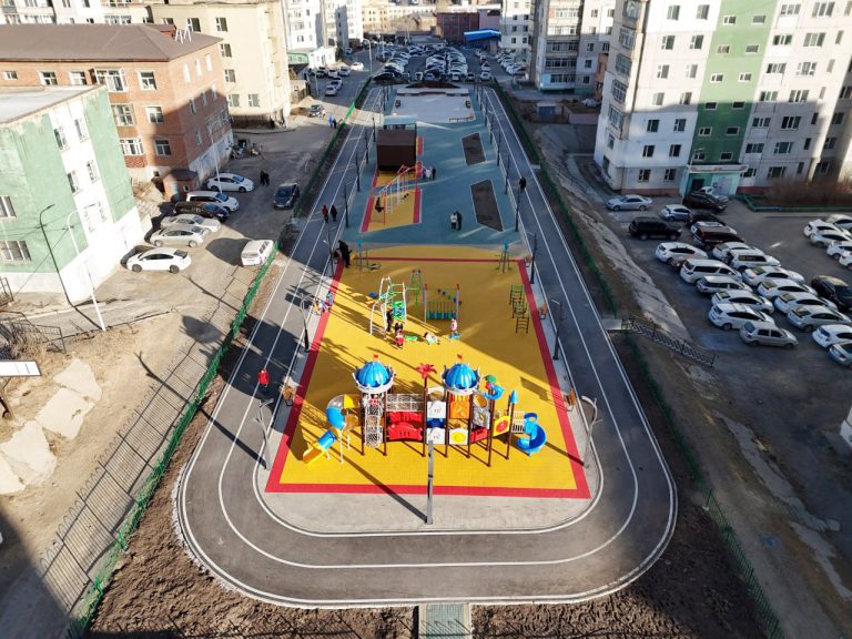 Хуучин гараашнуудыг буулгаж, чөлөөлсөн газрыг нийтийн зориулалтаар тохижуулжээ