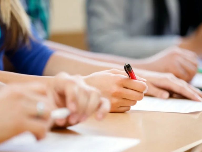 Монгол хэл, бичгийн шалгалтад 10, 11 дүгээр ангийн сурагчид өөрийн хүсэлтээр орох боломжтой боллоо