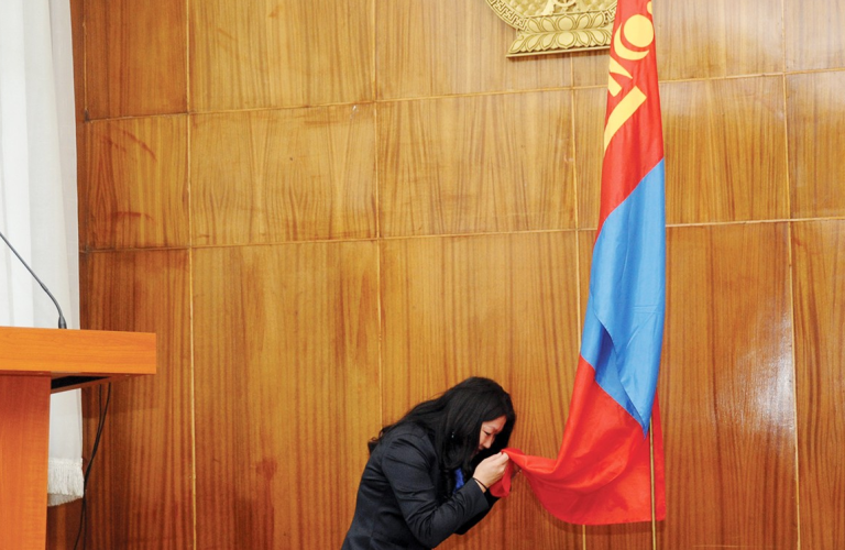 Төрийн албыг 30 хувиар цомхотгоно