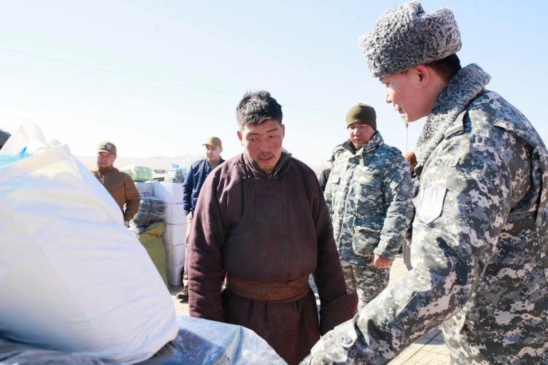 АЖЛЫН ХЭСГИЙН БҮРЭЛДЭХҮҮН БАЯН-ОВОО СУМАНД АЖИЛЛАЖ, ТУСЛАМЖ, ҮЙЛЧИЛГЭЭ ҮЗҮҮЛЖ БАЙНА