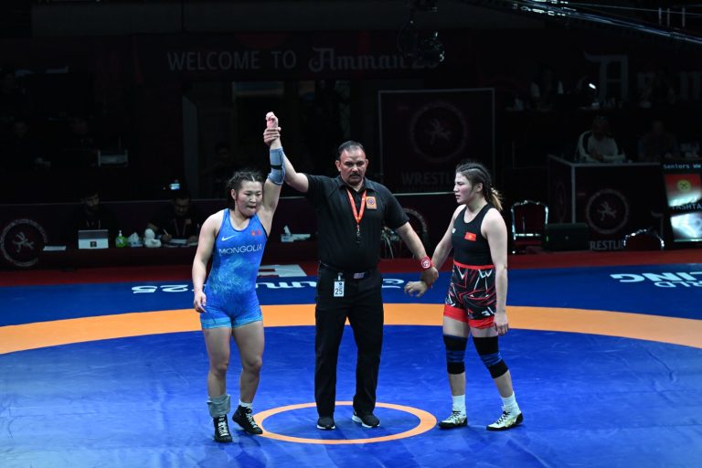 Б.МӨНХНАР, Б.ОТГОНТУЯА, Э.ДЭЛГЭРМАА НАР АЗИ ТИВЭЭС ХҮРЭЛ МЕДАЛЬ ХҮРТЛЭЭ