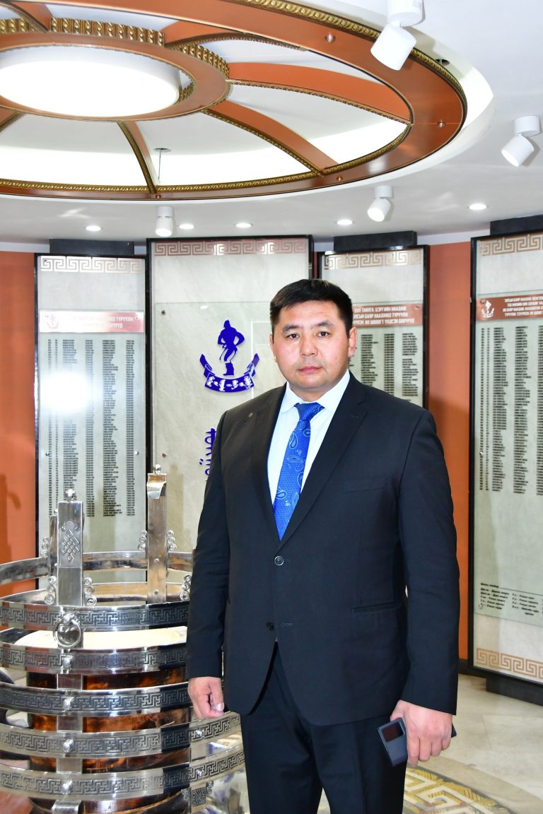 УЛСЫН ХАРЦАГА Д.БАТБОЛД МҮБХ-НЫ ДЭД ТЭРГҮҮНЭЭР АЖИЛЛАНА