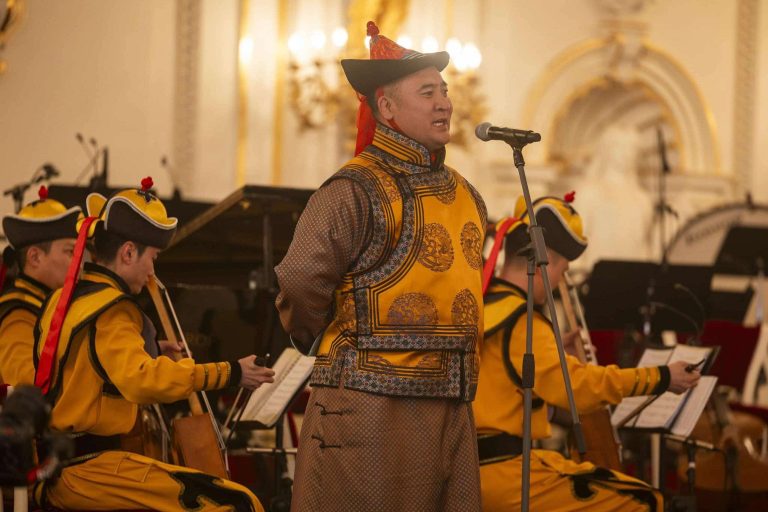 Морин хуурын найрал хөгжим Чехийн Ерөнхийлөгчийн ордонд тоглолтоо толилууллаа