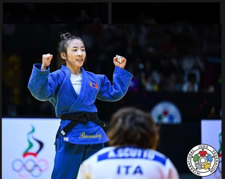 Б.Баасанхүү: 3 жил зурагт ч үзэхгүй бэлтгэлээ хийсэн