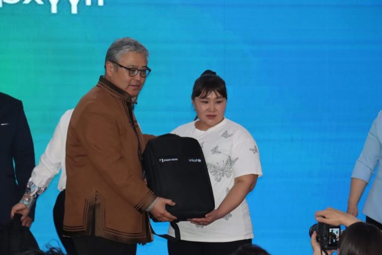 Ховд аймагт “Таблеттай багш” санаачилга хэрэгжиж эхэллээ