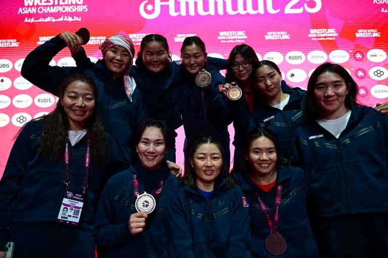 Чөлөөт бөхийн баг Ази тивийн аваргаас 10 медаль хүртлээ