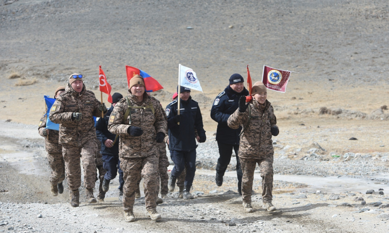 Ахлах ахлагч Э.Даваажамц, дэд ахлагч Б.Буянхишиг нар гүйлтээ эхлүүллээ