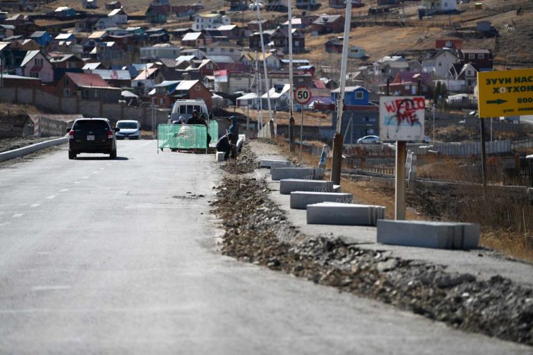 Дамбадаржаагийн авто замаас Шадивлангийн зуслан чиглэлийн 5.3 км авто замыг шинэчилж байна