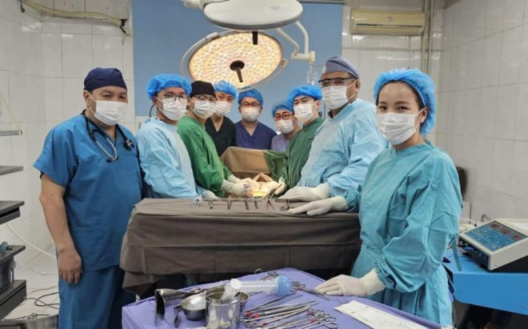 Увс аймагт ходоодны хорт хавдрыг тайрах хагалгаа хийлээ