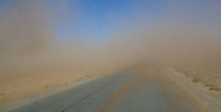 25-нд баруун болон төвийн аймгуудын нутгаар хүчтэй салхи, шороон шуургатай