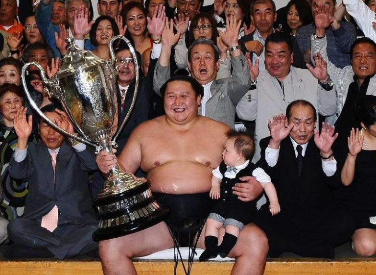 Кёкүтэнхо Н.Цэвэгням: Дэвжээнээсээ цолтой бөхчүүд төрүүлэх нь миний ойрын мөрөөдөл